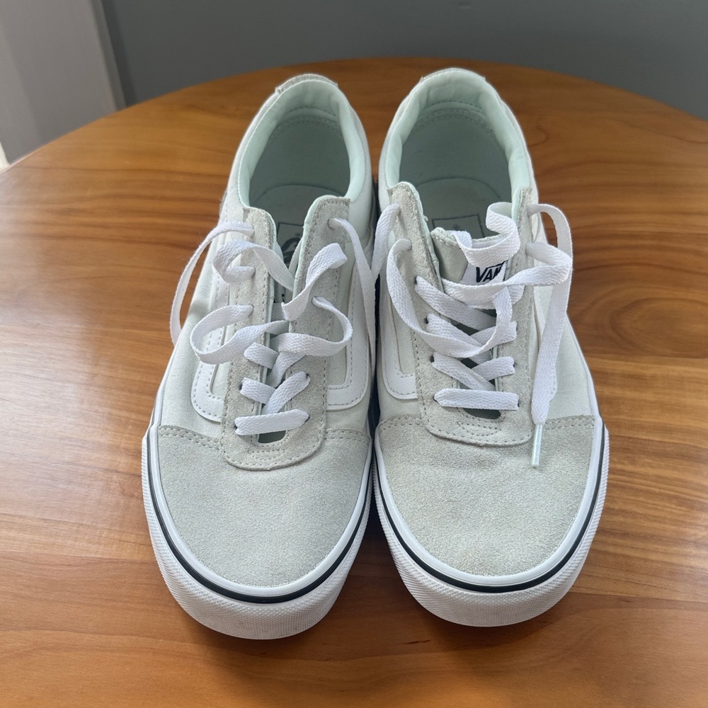Vans Women's Off-White Sneakers